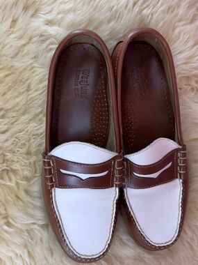 G. H. BASS WEEJUNS WHITNEY BROWN AND WHITE LEATHER LOAFERS SIZE 8
